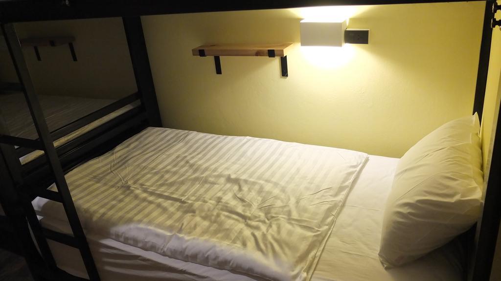 Doolay Beachfront Hostel Karon Room photo