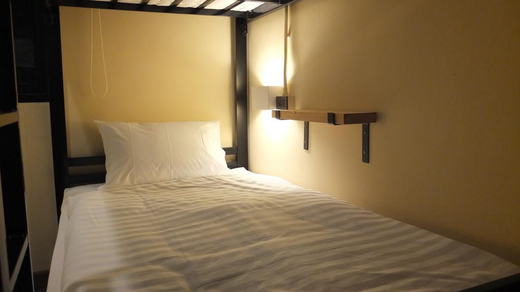 Doolay Beachfront Hostel Karon Room photo