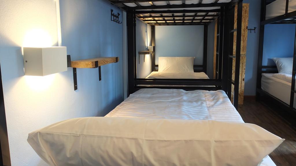 Doolay Beachfront Hostel Karon Room photo