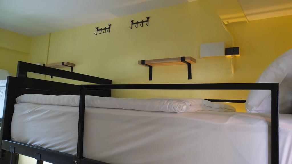 Doolay Beachfront Hostel Karon Room photo