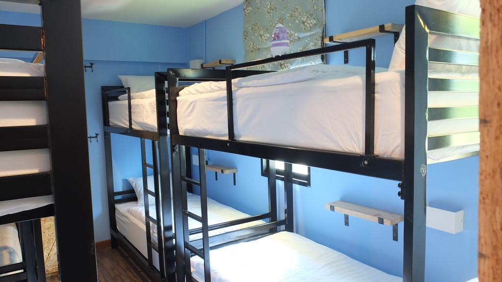 Doolay Beachfront Hostel Karon Room photo