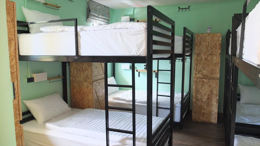 Doolay Beachfront Hostel Karon Room photo