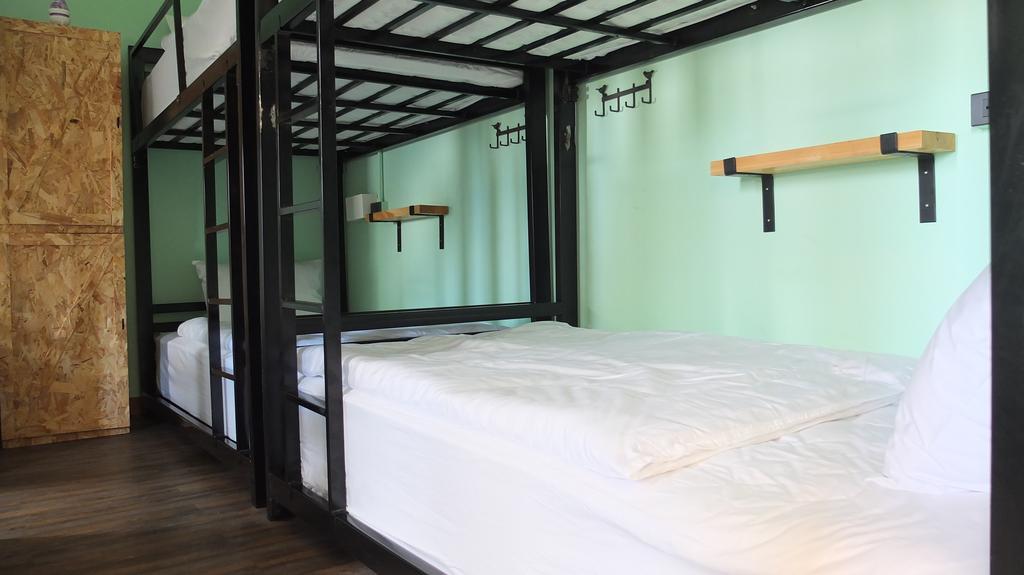 Doolay Beachfront Hostel Karon Exterior photo