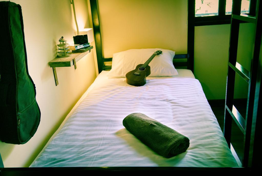 Doolay Beachfront Hostel Karon Exterior photo