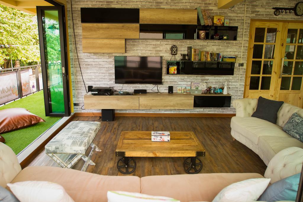 Doolay Beachfront Hostel Karon Exterior photo