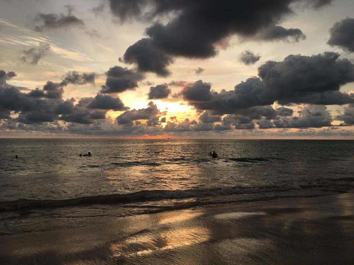 Doolay Beachfront Hostel Karon Exterior photo